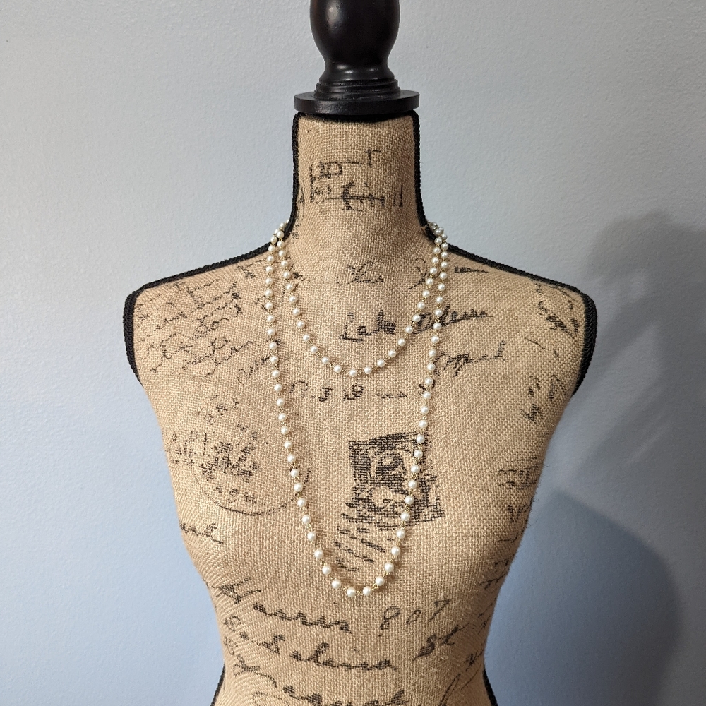 Layering pearl and gold necklace